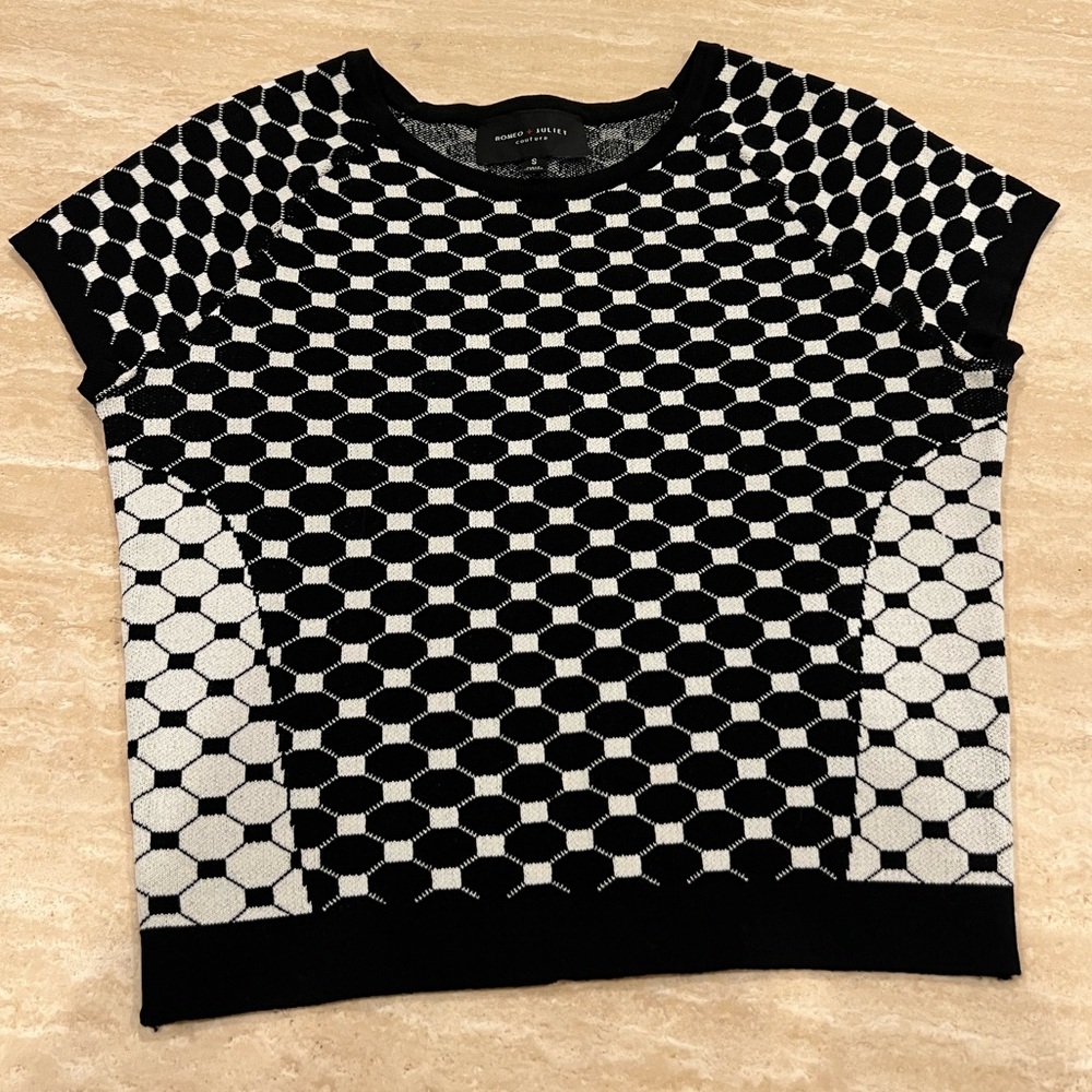 Romeo + Juliet B&W Knit Crop